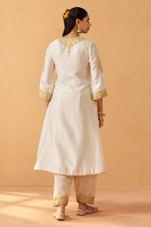 Liana Daisy Chauga with Salwar and Dupatta