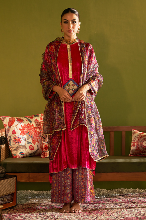 Ruhani Gulab Phiran Set