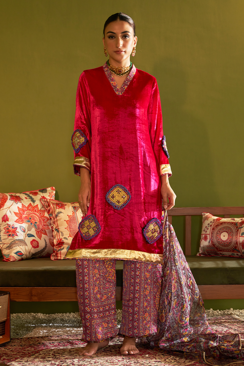 Saru Gulaab Velvet Kurta Set