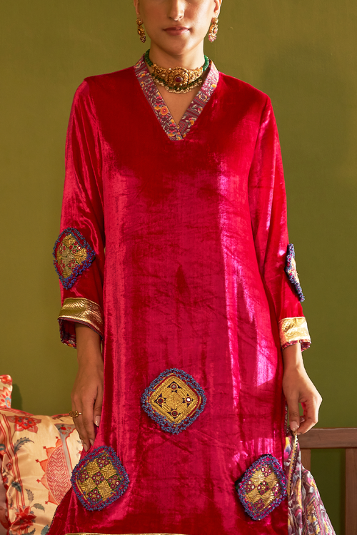 Saru Gulaab Velvet Kurta Set