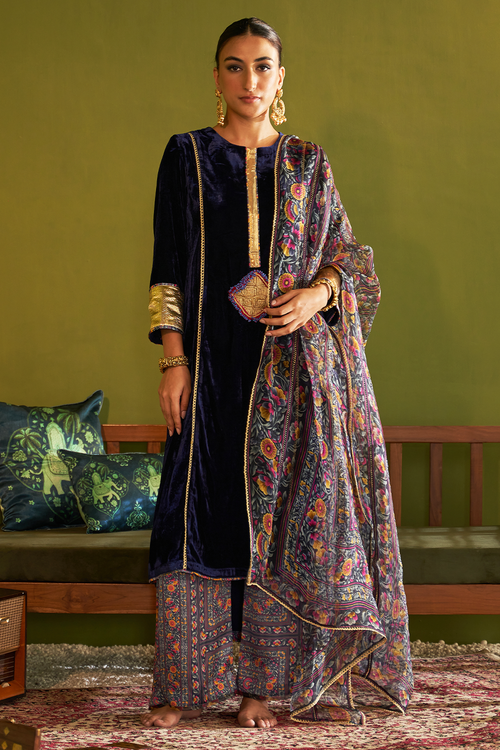 Ruhani Neel Phiran Set