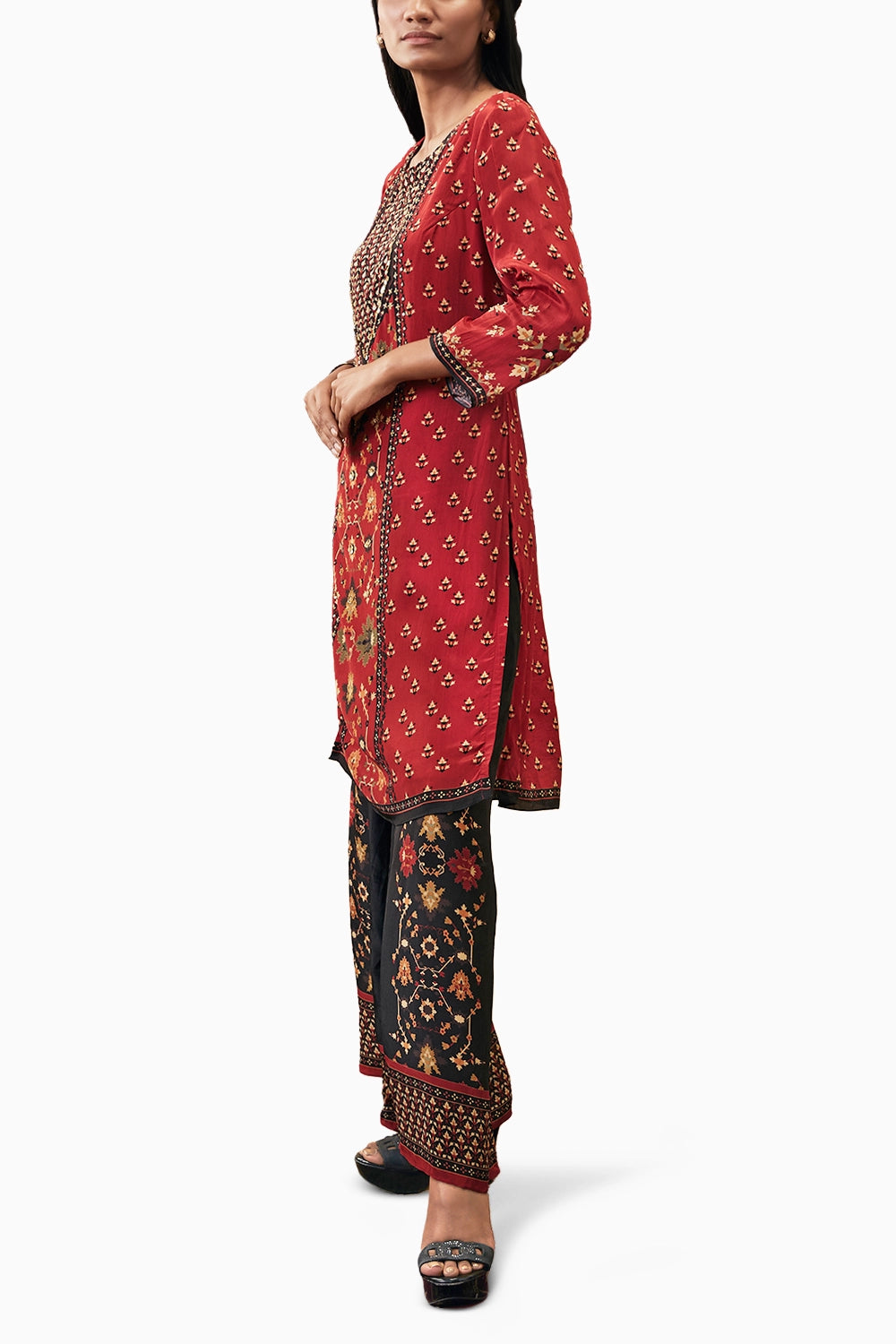 Zahra Embroidered Red And Black Kurta Set