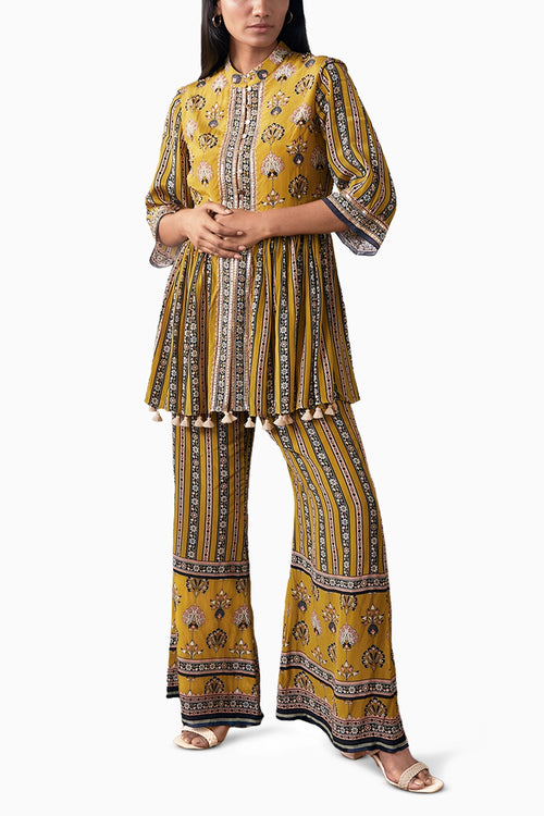 Sarouk Embroidered Kurta Set