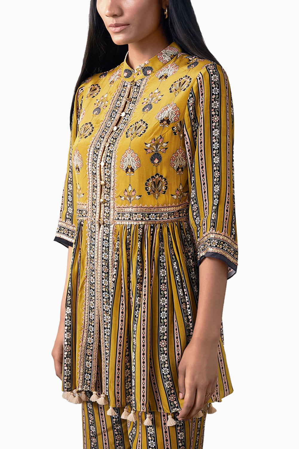 Sarouk Embroidered Kurta Set