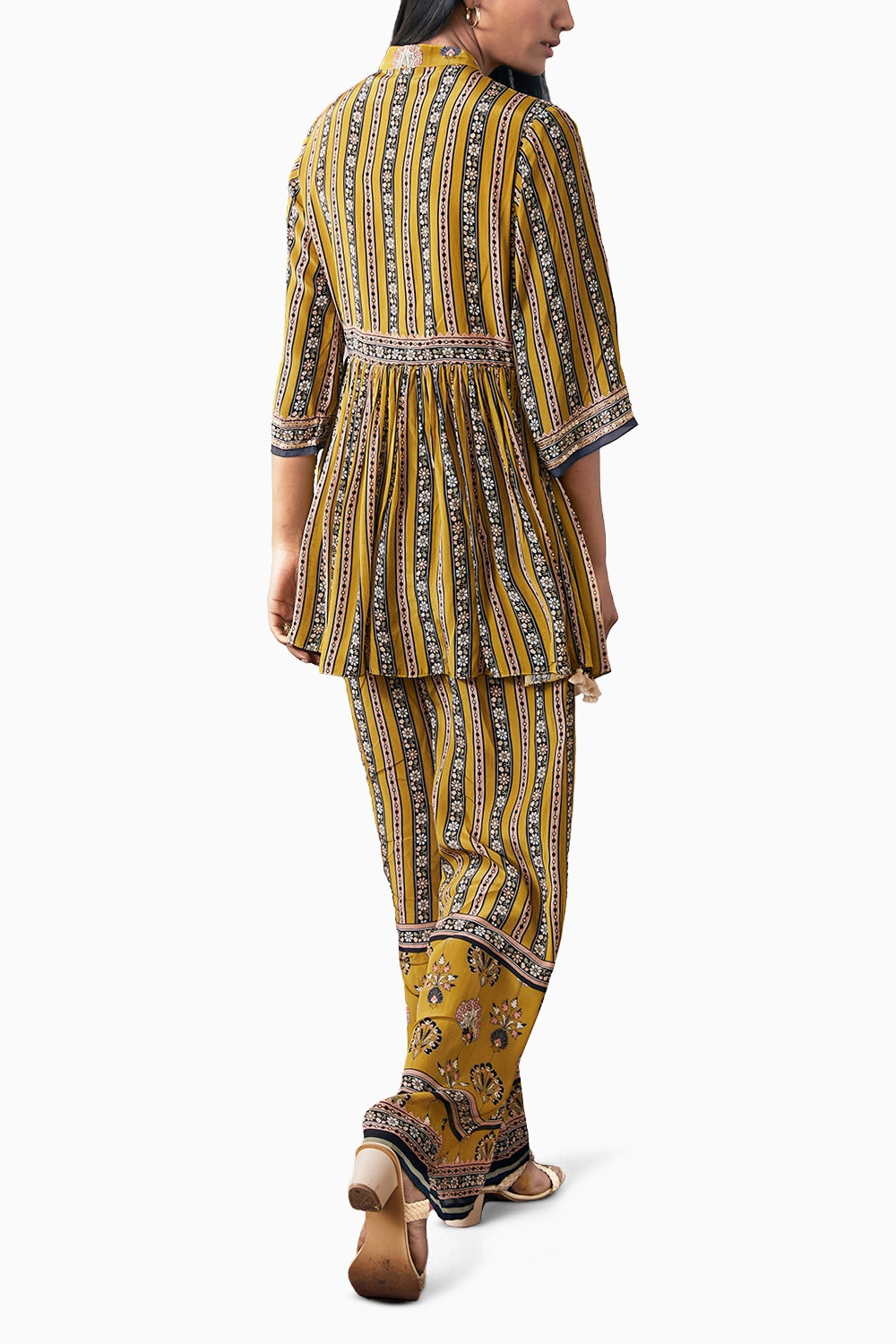 Sarouk Embroidered Kurta Set