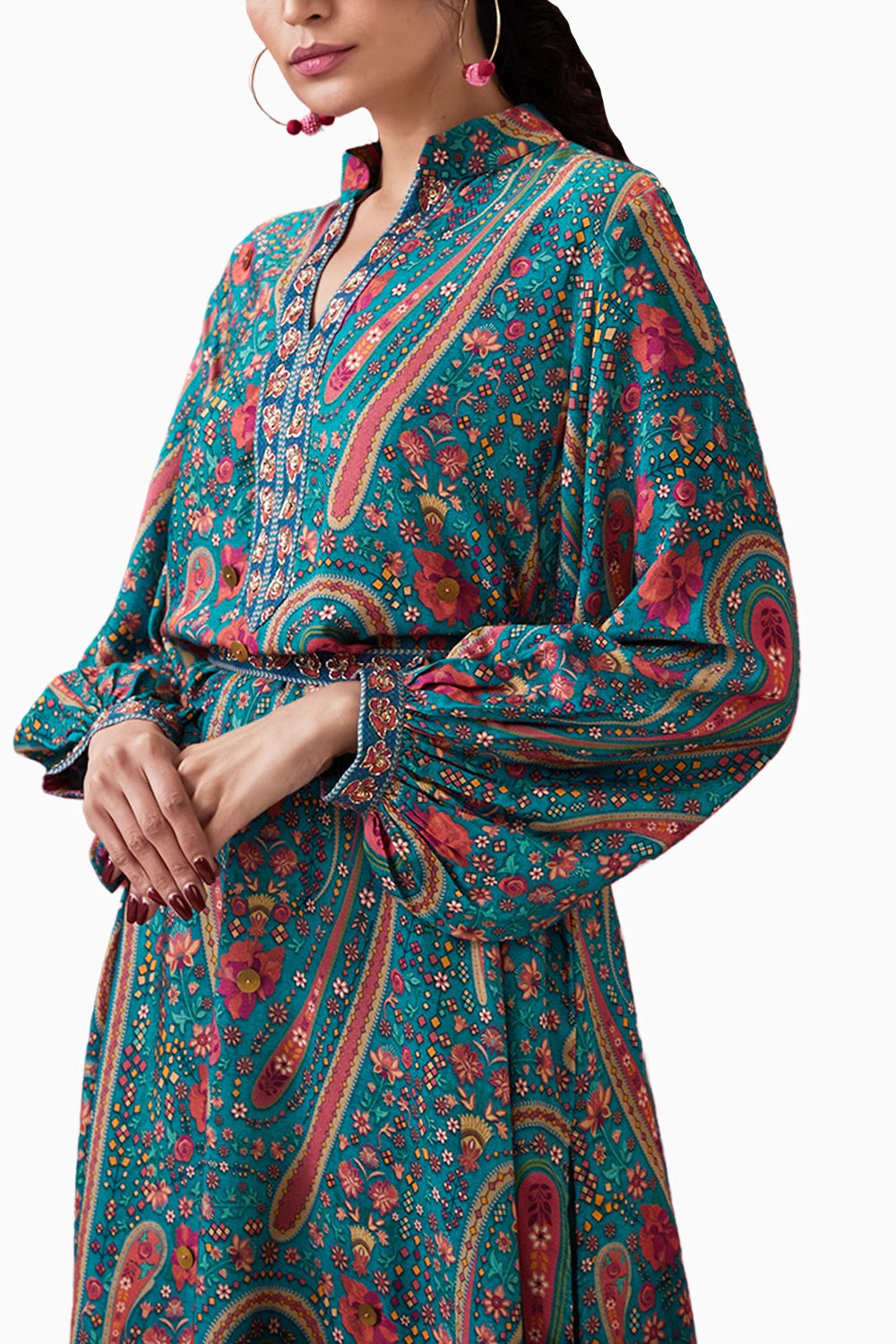 Qala Embroidered Kurta Set With Belt