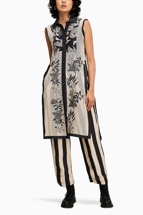 Off White and  BlackAhyana Applique Kurta Set