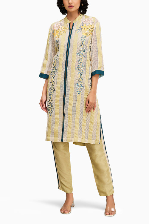 Off white Zinnia Applique Kurta Set