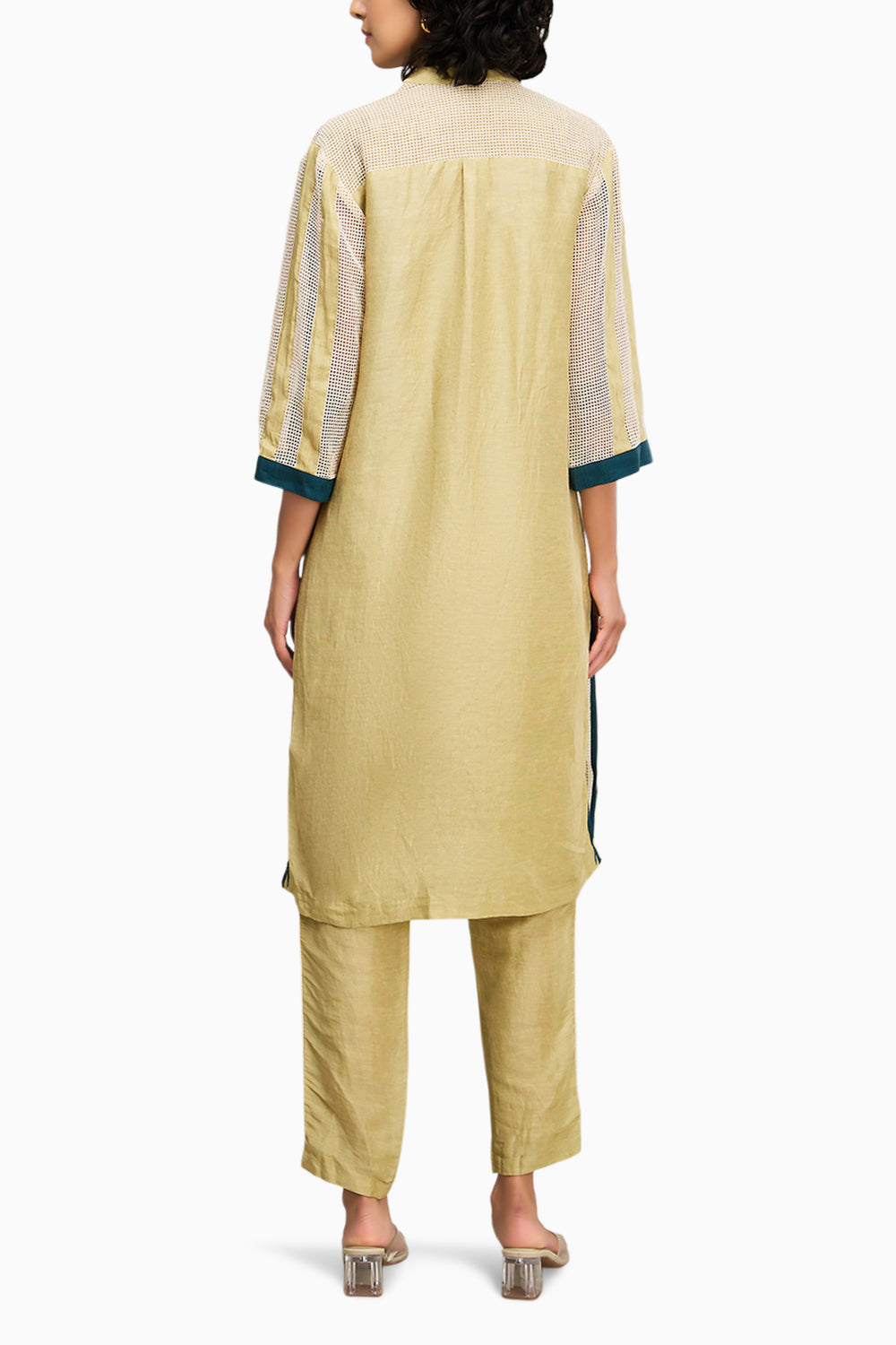 Off white Zinnia Applique Kurta Set