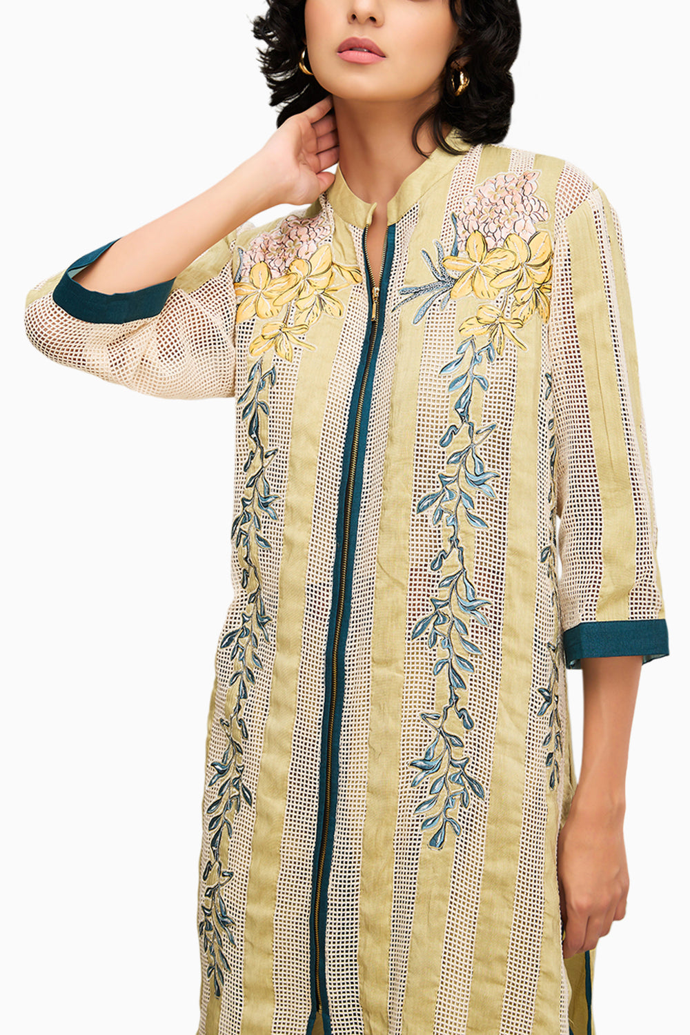 Off white Zinnia Applique Kurta Set