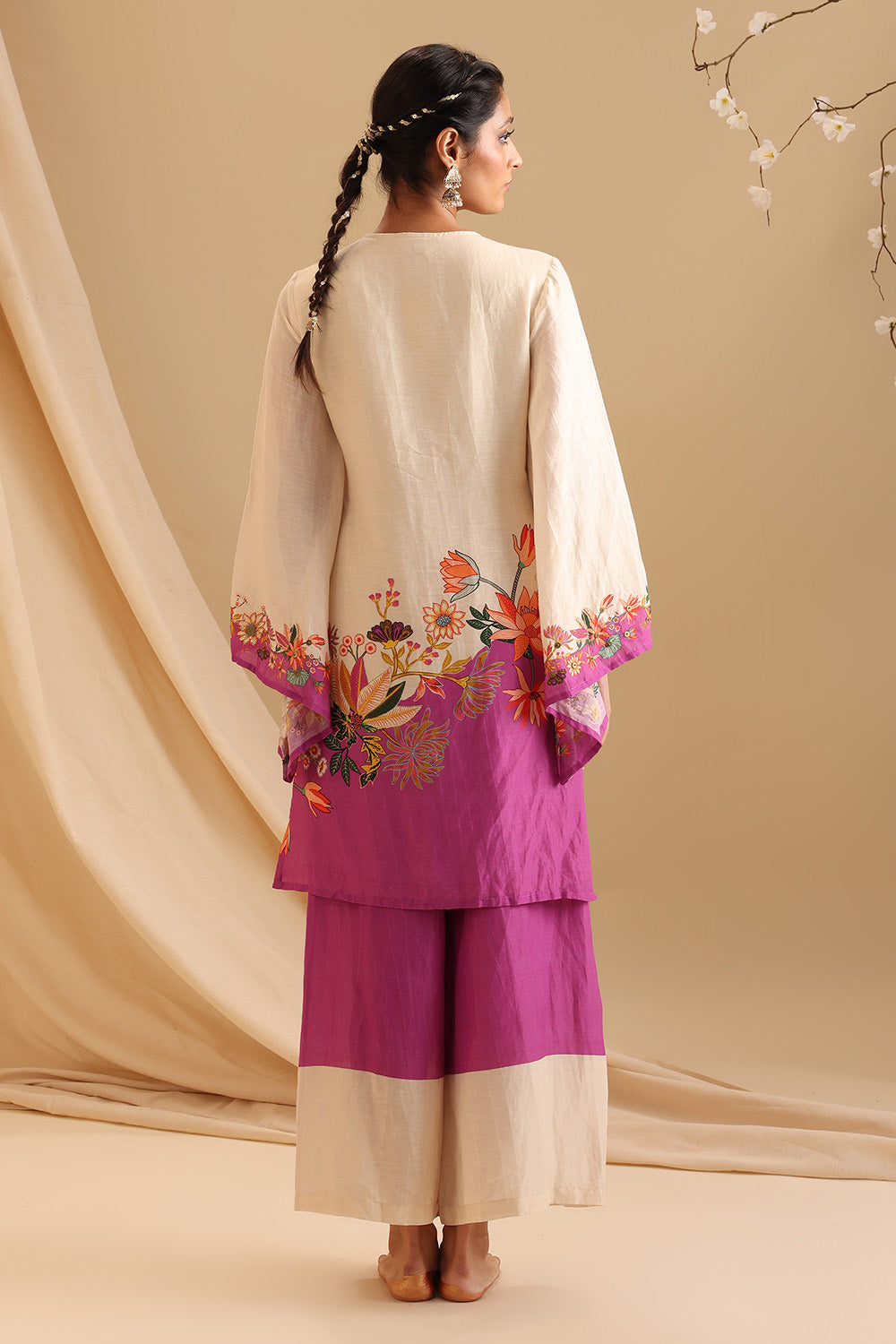 Aarani Embroidered Off White Kurta Set