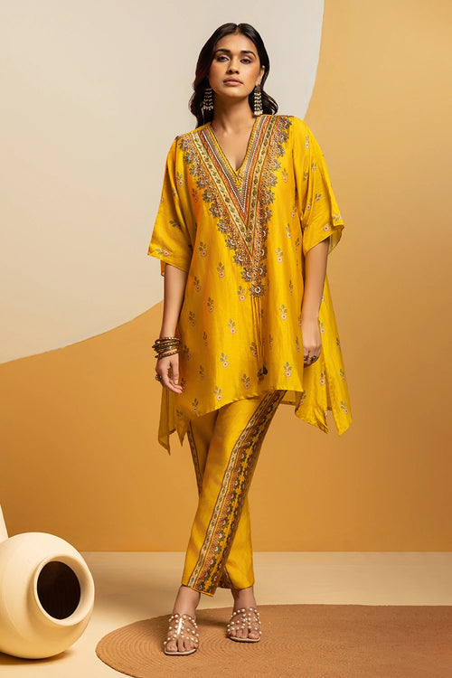 Taarani Embellished V-Neck Kurta Set
