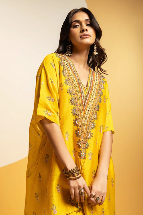 Taarani Embellished V-Neck Kurta Set