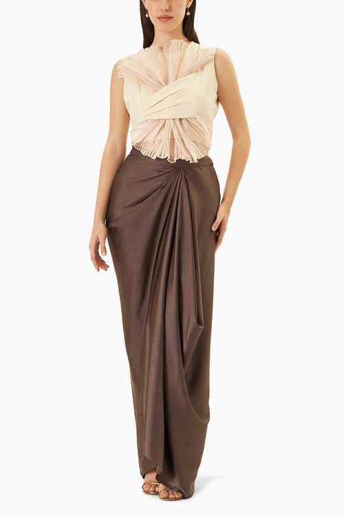 Rim Cream Top With Mouse Drape Skirt