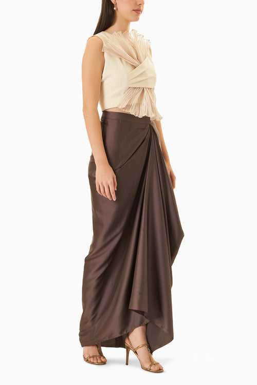 Rim Cream Top With Mouse Drape Skirt