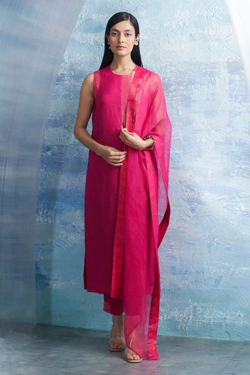 Aura Fuchsia Pink Sleeveless Kurta Set