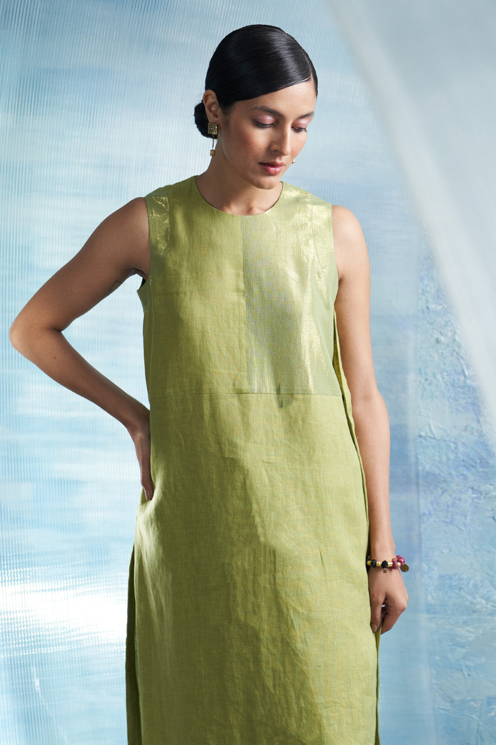 Aura Sheen Green Sleeveless Kurta Set