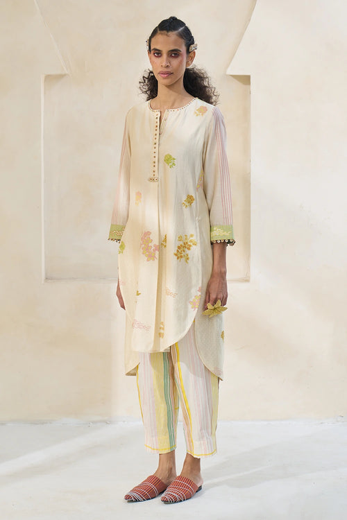 Oyster White Jinger Kurta With Jesey Pants And Echo Dupatta