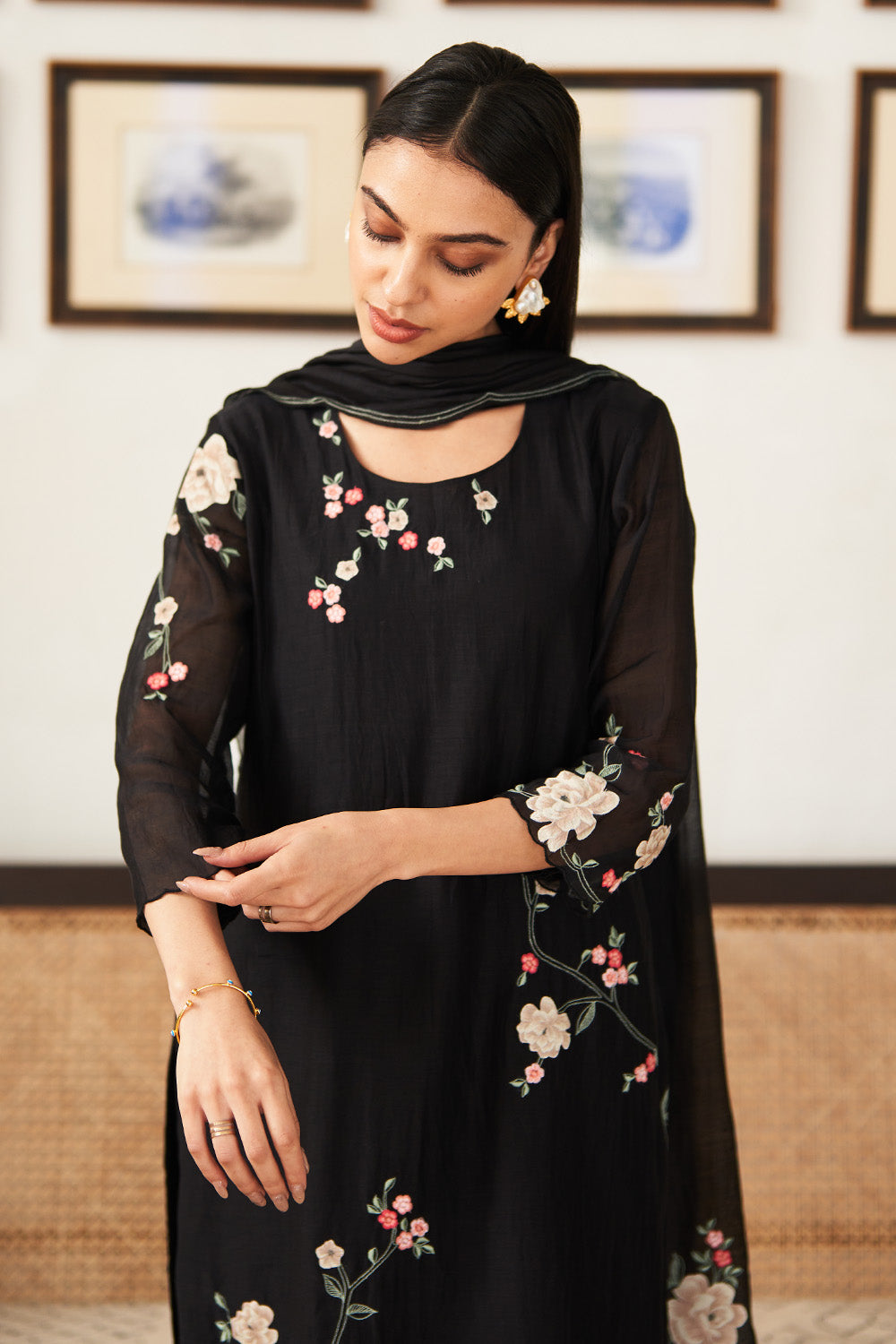 Onyx Floral Applique Kurta Set