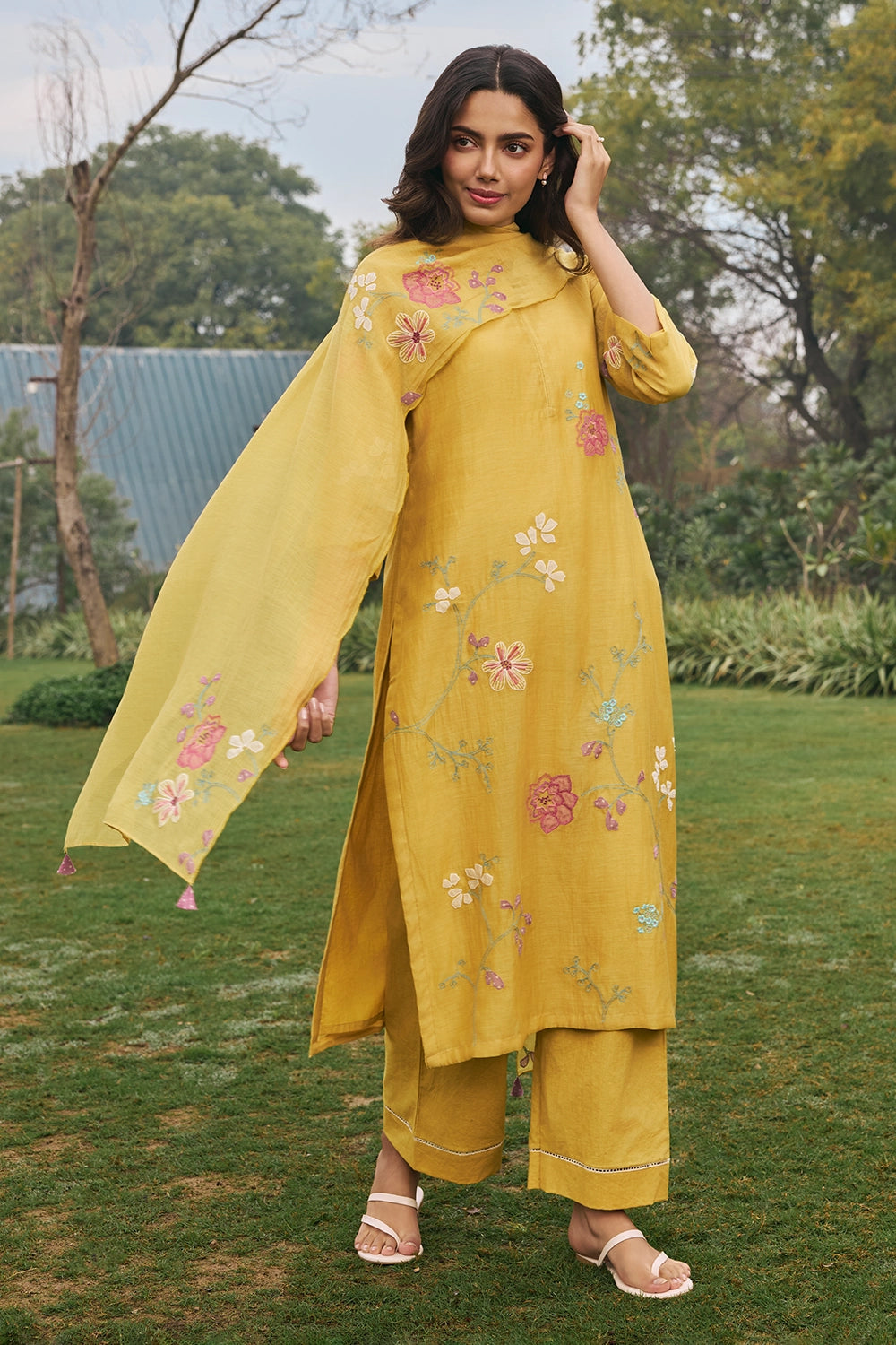Daffodil Floral Applique Kurta Set