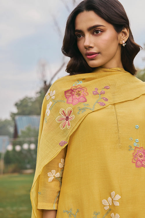 Daffodil Floral Applique Kurta Set