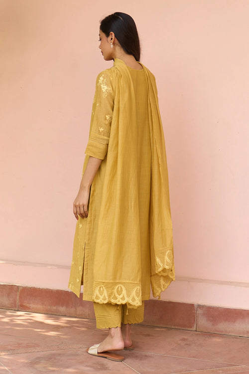 Rue Thread Embroidered Kurta Set