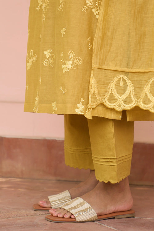 Rue Thread Embroidered Kurta Set