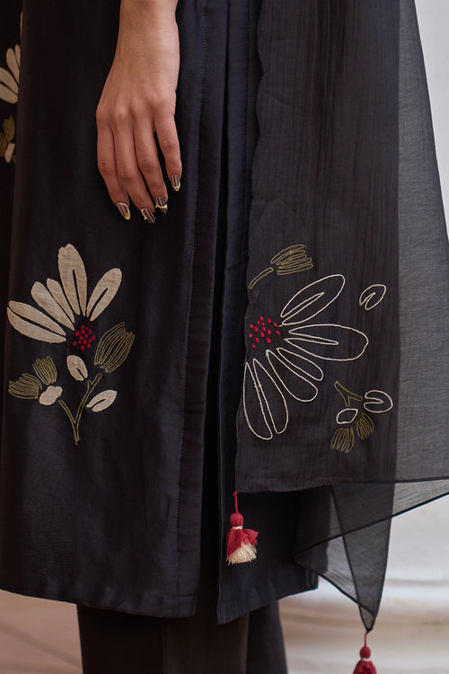 Noir Applique Kurta Set