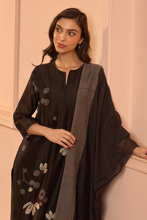 Noir Embroidered Kurta Set