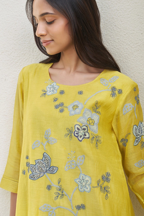 Daffodil Floral Threadwork Kurta Set
