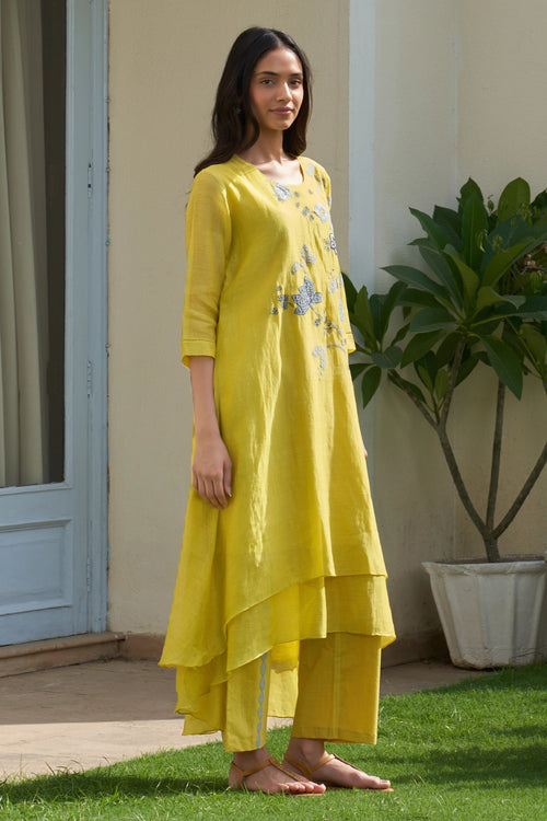 Daffodil Floral Threadwork Kurta Set