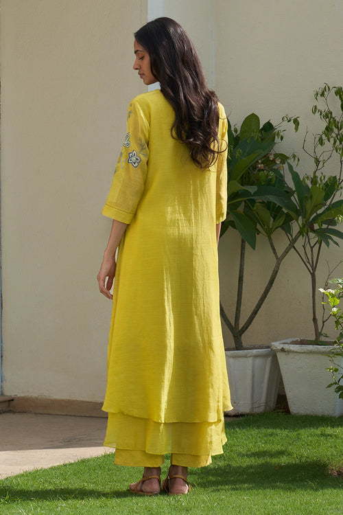 Daffodil Floral Threadwork Kurta Set