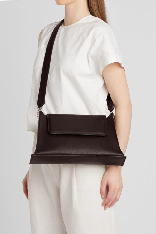 Winnie Pebble Cacao Shoulder Bag