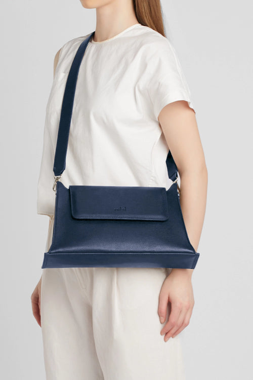 Winnie Pebble Navy Shoulder Bag