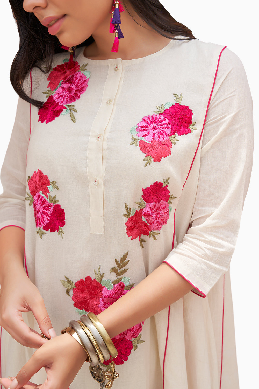 Niyati Off White Kurta Set